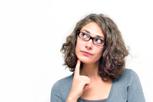 junge Frau &uuml;berlegt