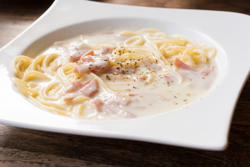 Spaghetti with white sauce