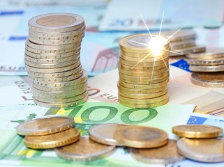 Euromünzen und Geldscheine