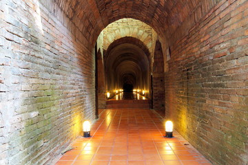 Tunnel in temple 4