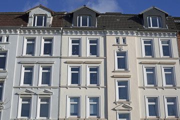Fassade eines Mehrfamilienhauses in Kiel, Deutschland