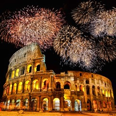 Naklejka premium Famous Colosseum of Rome at night with fireworks