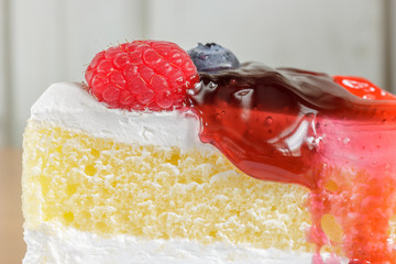 closeup raspberry cake.