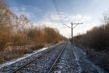 Fototapeta na wymiar tory kolejowe, zimowa sceneria