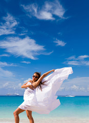 Fototapeta na wymiar Beautiful Girl With White fabric on The Beach.