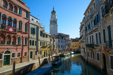 Fototapeta na wymiar canal à Venise