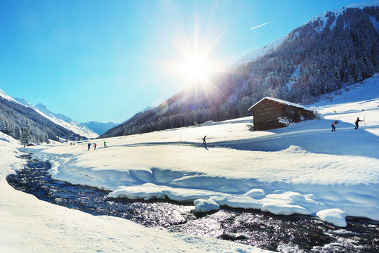 Dischmatal bei Davos mit Langl&auml;ufern - Schweiz