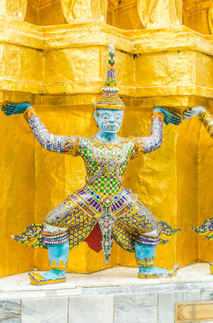 Giant statue in emerald temple bangkok thailand
