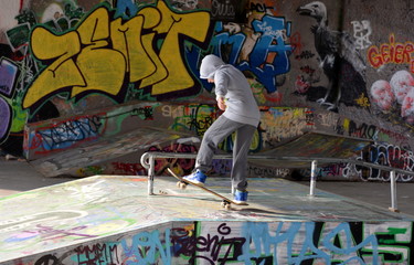 skateboarder 