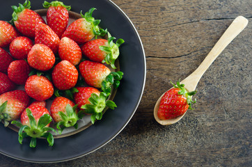 strawberries  on  dish