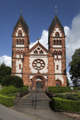 Fototapeta na wymiar Kirche Lutwinus Mettlach