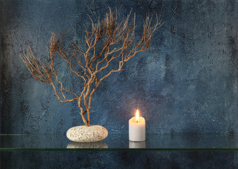 Trockengesteck mit Kerze