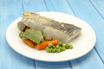 Filete de merluza con verduras