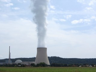 Fototapeta na wymiar centrale nucléaire