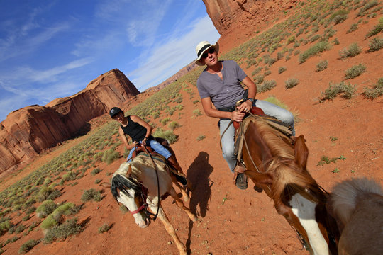 randonn&eacute;e &agrave; cheval &agrave; Monument Valley, Arizona
