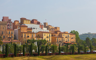 Fototapeta na wymiar Mieszkaniec Toskanii stylu włoszech na wzgórzu