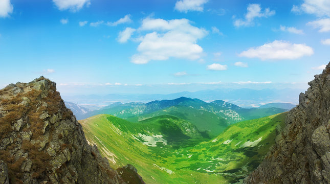 View from the mountin down to the valley