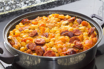 chickpeas with meat and tomato