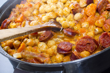 chickpeas with meat and tomato