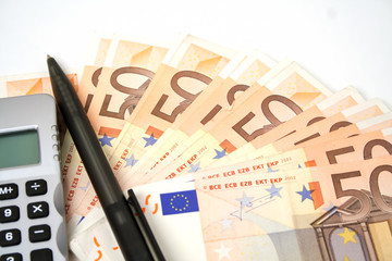 Euroscheine und Taschenrechner