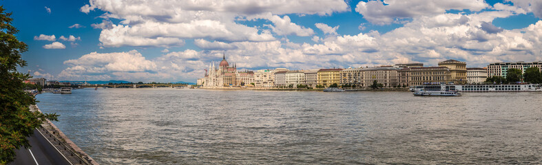 Fototapeta na wymiar Budapeszt Royal Palace rankiem widok.