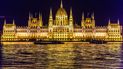 Fototapeta premium Budapest Parliament building in Hungary at twilight.