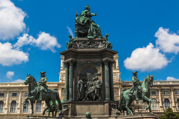 Obraz premium Monument of the famous monarch Maria Theresia of Habsburg(Vienna