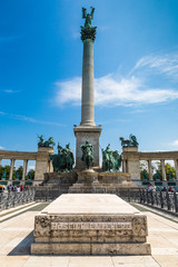 Fototapeta na wymiar Plac Bohaterów w Budapeszcie na placu poświęconym węgierskiej k