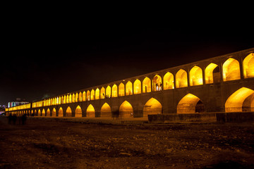 Night view of Si-o-se bridge in Esfahan, Iran