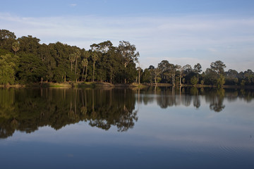 Fototapeta na wymiar Jezioro w obszarze Angkor Wat