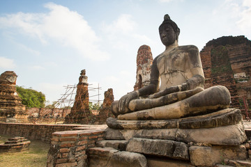 Fototapeta premium Buddha statue in ruin on Ayutthaya.