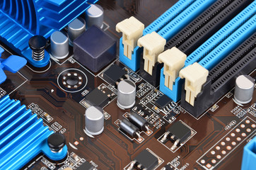 Printed computer motherboard with RAM connector slot