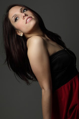 Naklejka premium Ritratto in studio di ragazza