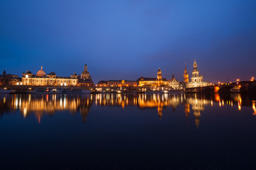 Fototapeta na wymiar Dresden reflection in Elbe river, Germany