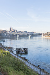Fototapeta premium Basel, Altstadt, Rhein, Fähre und Münster, Schweiz