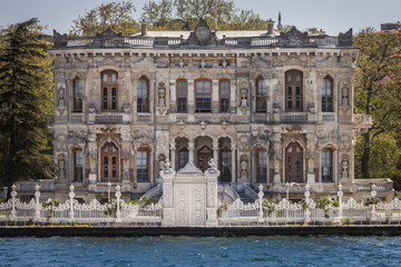 Fototapeta na wymiar Summer Palace in Istanbul