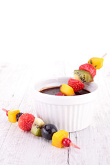 chocolate and fruits skewers
