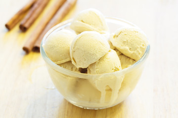 Home made cinnamon ice cream with cinnamon