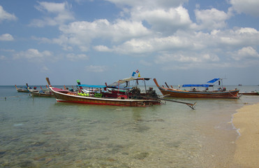 Fototapeta na wymiar Traditional Thai boat on Ko Lanta, Thailand