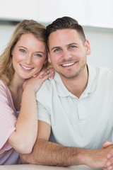 Obraz na płótnie Canvas Smiling couple in kitchen