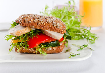 sandwich with grilled vegetables and chicken