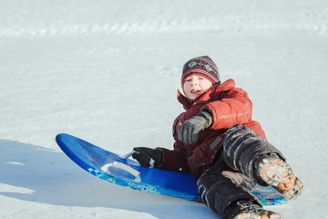 Fototapeta na wymiar boy sledging