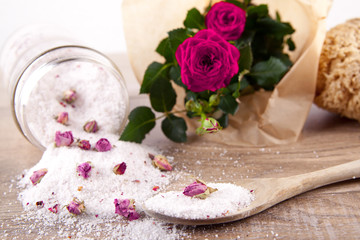 Badesalz mit Rosenduft