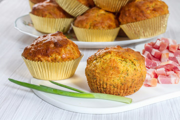 Muffins with cheese, bacon and herbs