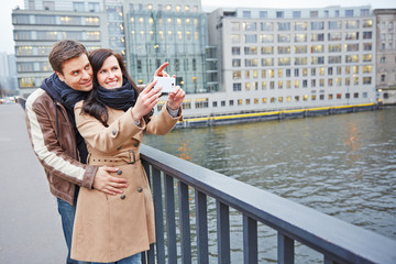 Touristen fotografieren mit Smartphone