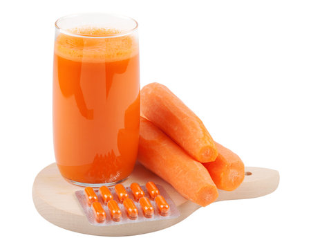 carrot juice, fresh carrots and on cutting board