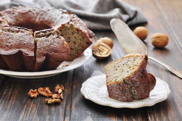 Pie with raisin and walnuts