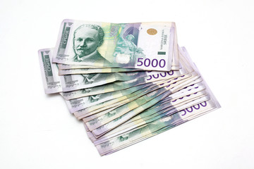 Obraz na płótnie Canvas Serbski walut - Sterty banknotów 5000 Dinar