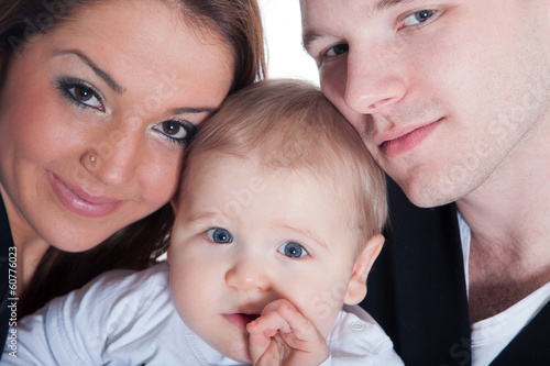 &quot;Glückliche Familie, Papa, Mama, Kind&quot; Stockfotos und lizenzfreie