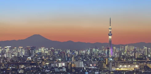 Poster Uitzicht op de stad Tokyo en Tokyo Skytree met Mt Fuji © torsakarin